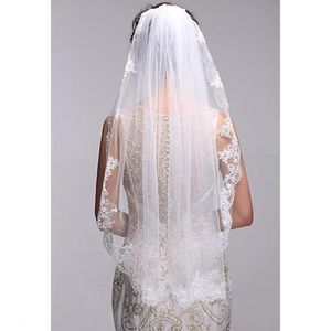 Simple Elegent Lace Appliques Wedding Veil W/Comb